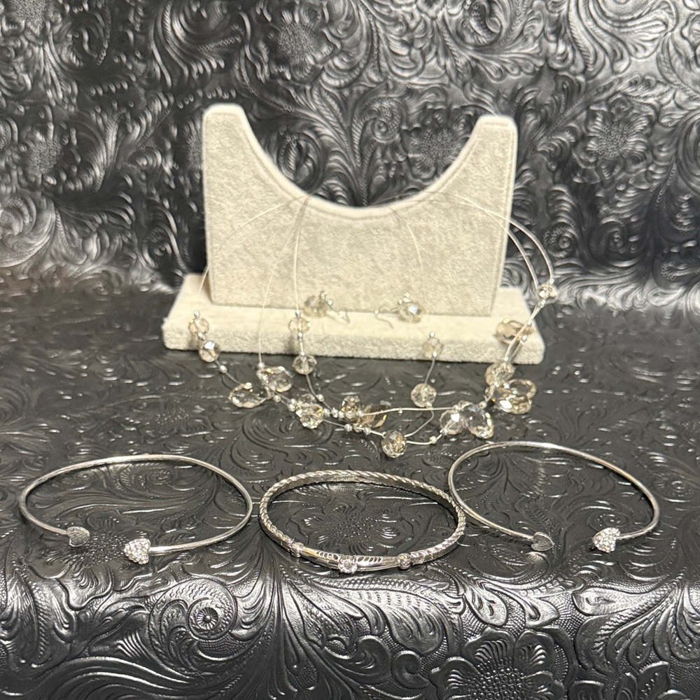 Chic Crystal Necklace and Earring Set